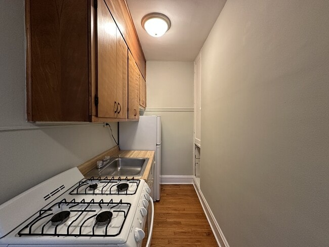 Photo - 4632 N Paulina St Unit J06W