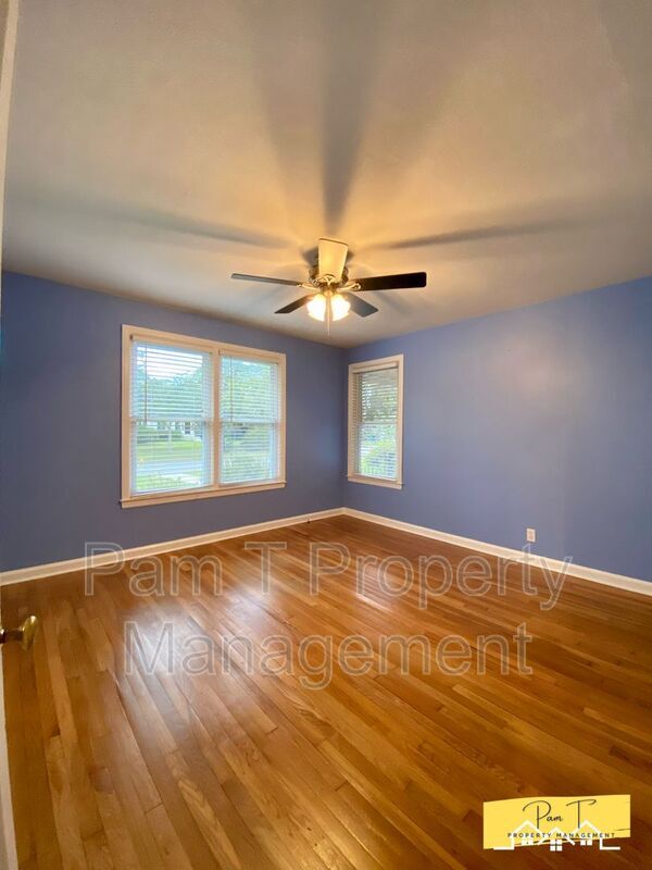 Photo - 304 Columbus Dr