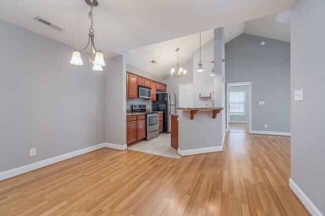 Photo - 623 Wyndhurst Dr Unit 623 Wyndhurst Drive #313