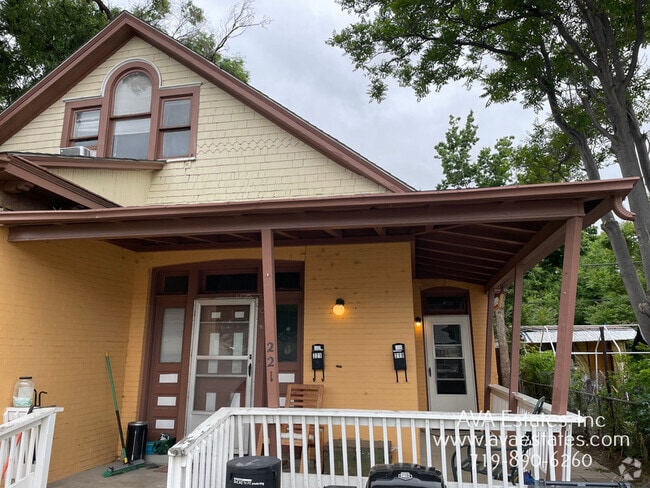 Building Photo - 219 E Pitkin Ave Rental
