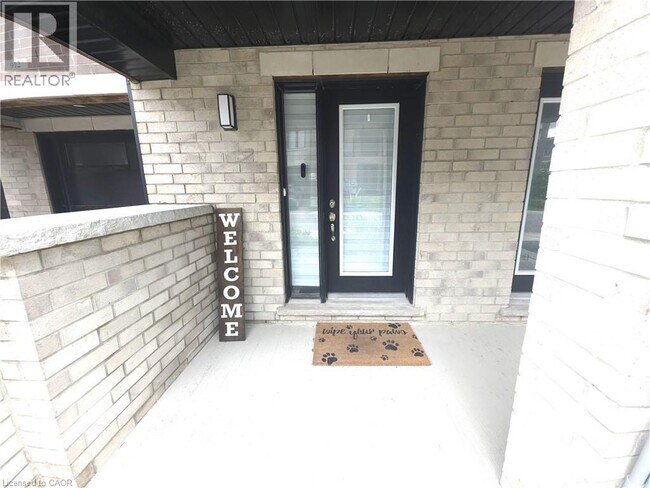 Photo - 585 Colborne St