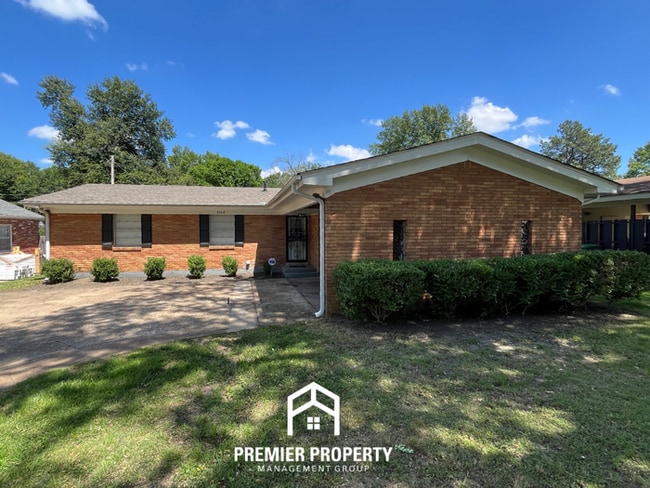 Building Photo - Charming 3BR/2BA Home Near Parkway Village | Hardwood Floors Throughout & Fenced Yard