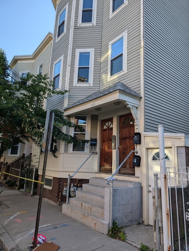 Photo - 175 Elm St Apartments Unit 3