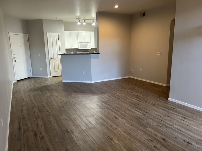 Photo - 1701 E Colter St Condo Unit 143