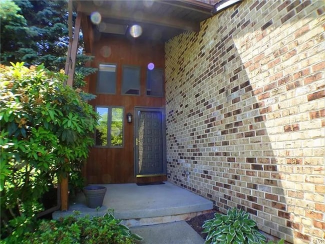 Entrada principal/frontal - 1730 Falcon Dr