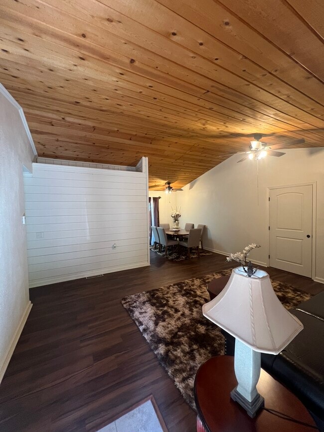 Photo - 1597 Atroari St