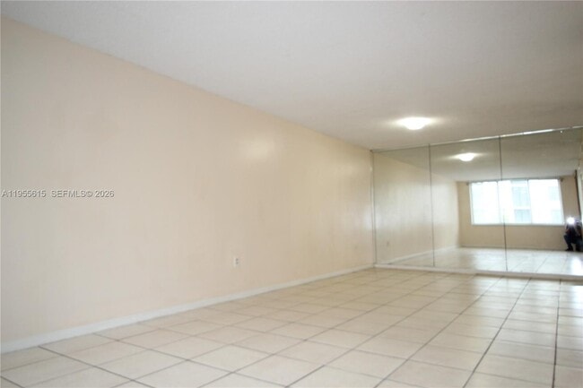 Photo - 17890 W Dixie Hwy Unit 519