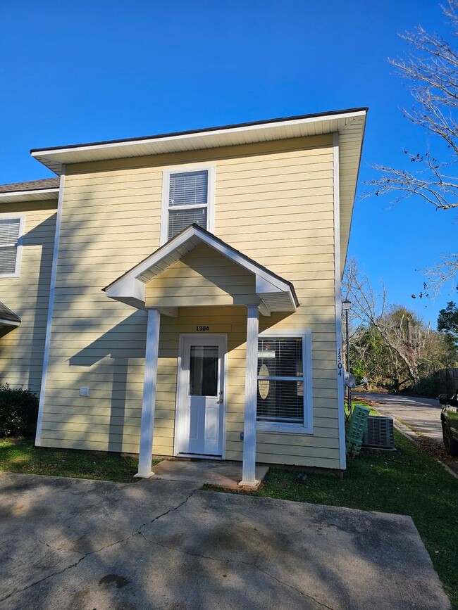 Building Photo - Gulfport 2 Bedroom