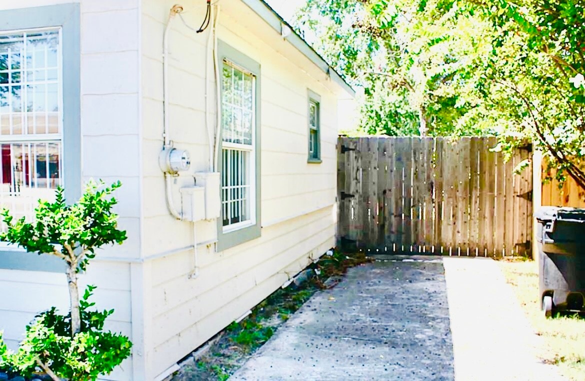 Photo - 1429 N Durham Dr