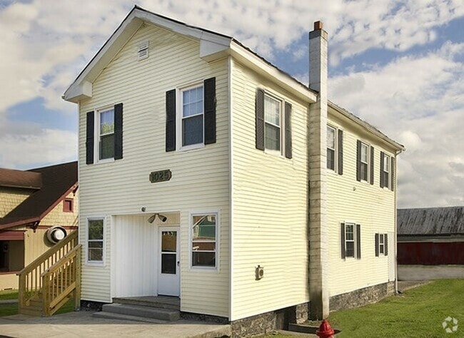 Building Photo - 1025 Grove Ave Rental