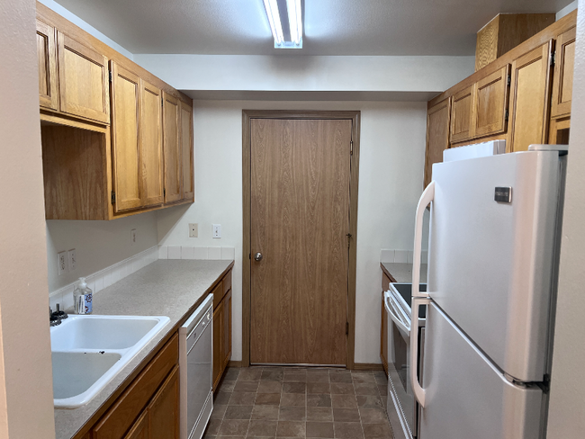 Photo - 18823 Iris Ct Apartment Unit B