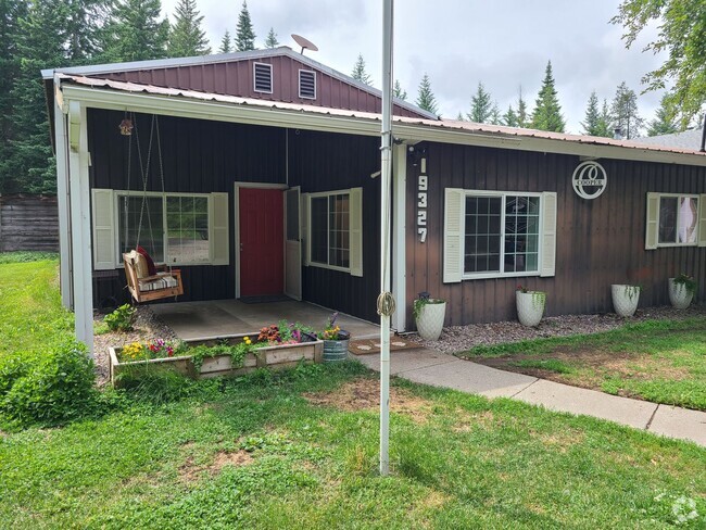Building Photo - Beautiful Country Home in North Hayden wit...