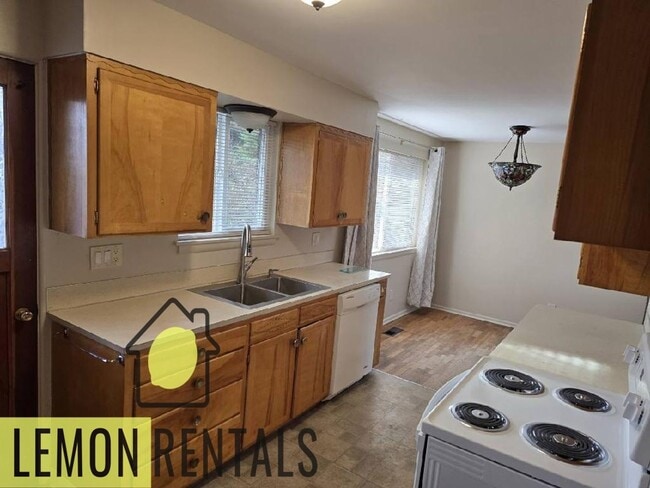 Photo - 1302 S 16th Ave Unit 2