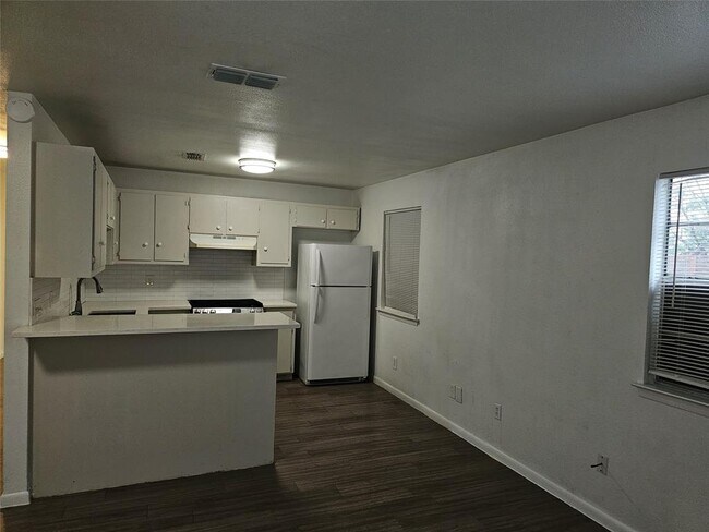 Photo - 7300 Bennett Ave