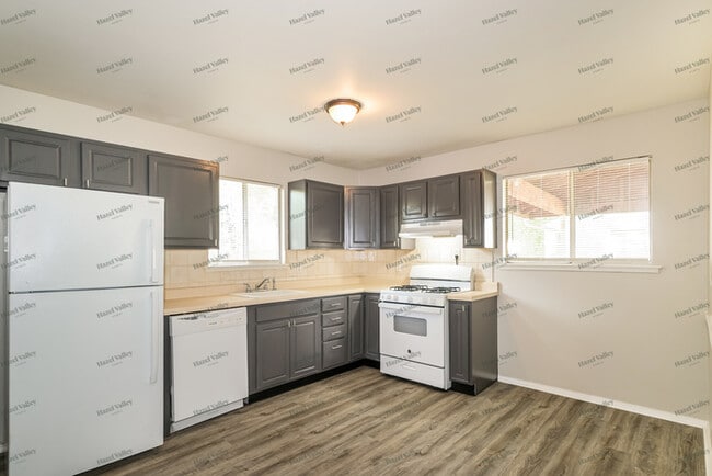 Photo - 680 Lexington Park