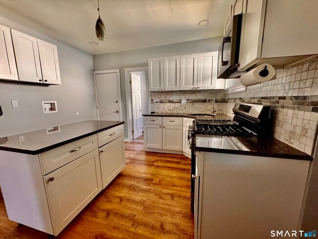 Photo - 196 Russ St Unidad 2nd Floor