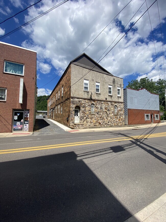 181 Armstrong St Unit 1