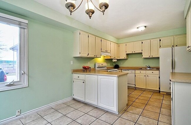 Photo - 174 Wright Crescent