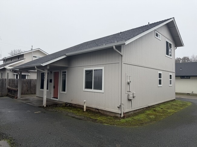 Building Photo - 241 NE School St