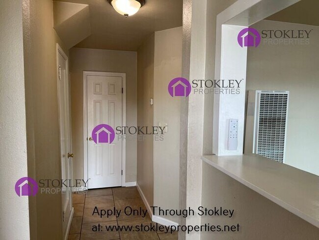 Photo - 715 B St