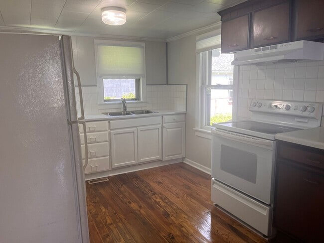 Photo - 2 bedroom home in Historic Downtown Walking District of Morehead City with fenced in yard