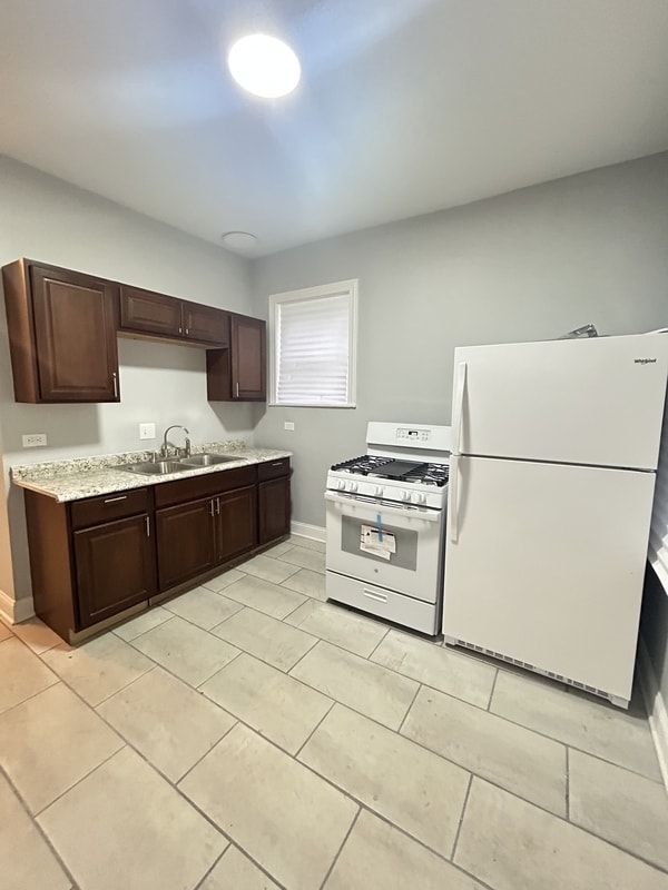 Building Photo - 1852 W 58th St Unit 1 Rental