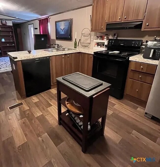 Photo - 453 E Zipp Rd