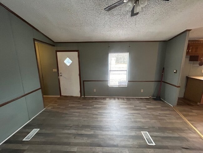 Photo - 201 Williams Cir