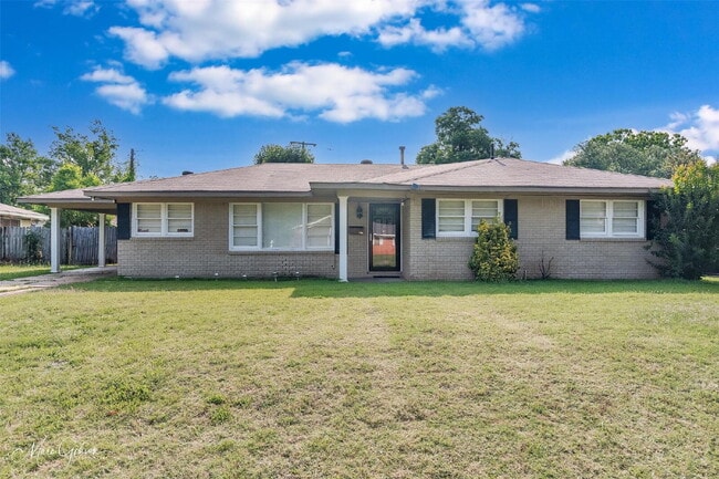 "Charming 3-Bed Oasis with 2 Baths on Joy ... - "Charming 3-Bed Oasis with 2 Baths on Joy ... Apartment