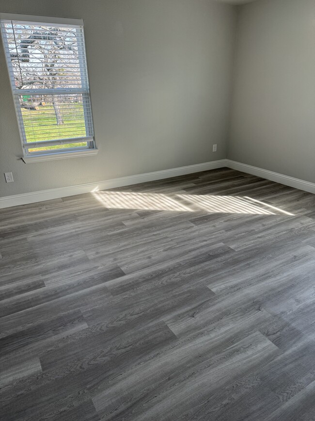 Photo - 5905 S Hampshire Blvd