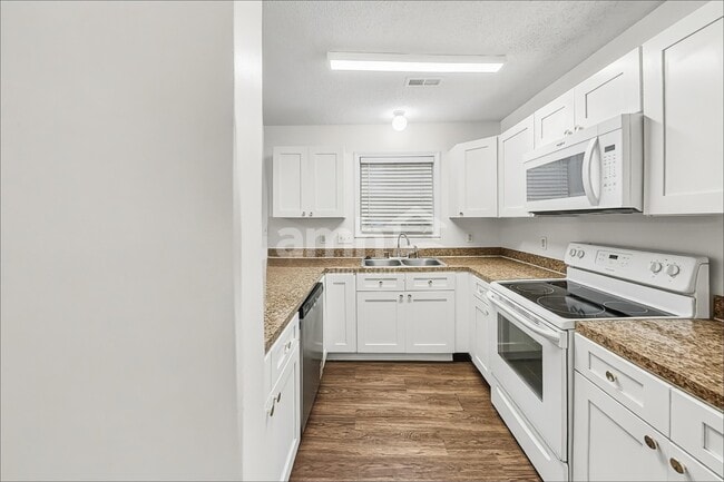 Photo - 8111 Kingston Dr