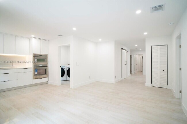 Photo - 3666 SW 26th St