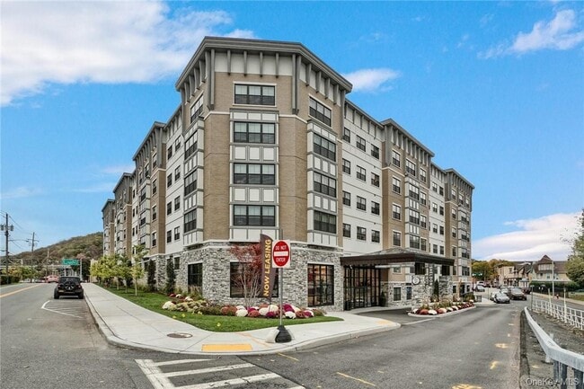 Building Photo - 92 Blauvelt Wy Unit 502