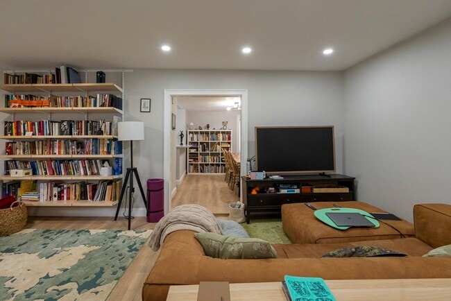 Building Photo - 36 Sargent Ave