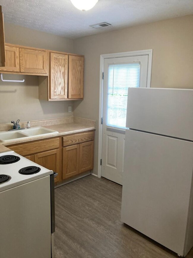 Photo - 327 Hogan Cir Unidad E