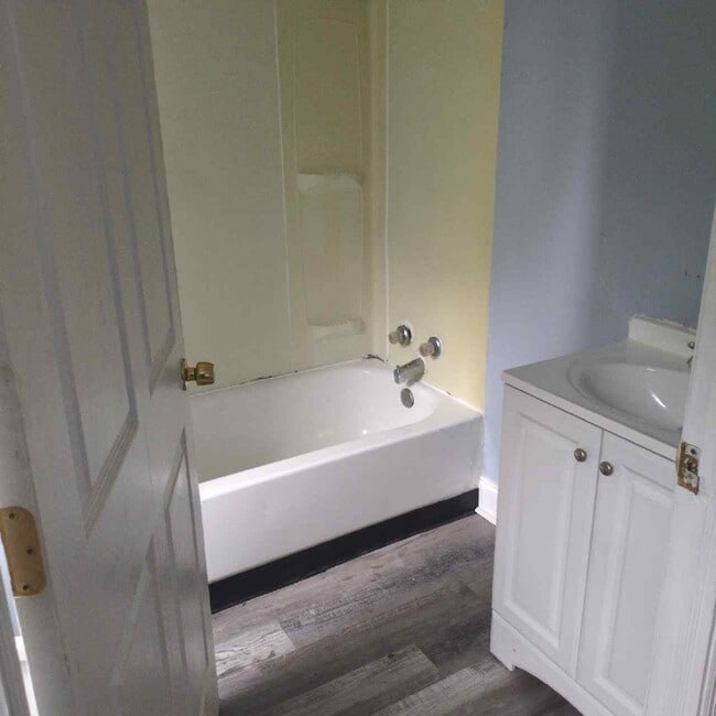 Photo - 842 N Madison St