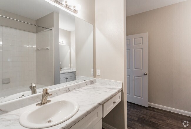 1BR, 1BA - 843SF Bathroom