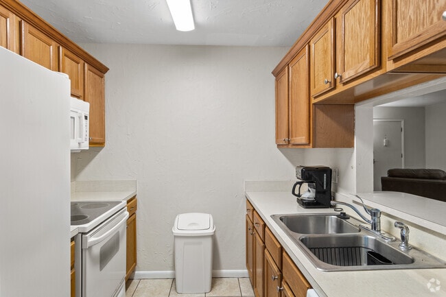 2BR, 2BA - 1040SF - Kitchen - Taylor Creek Condominiums