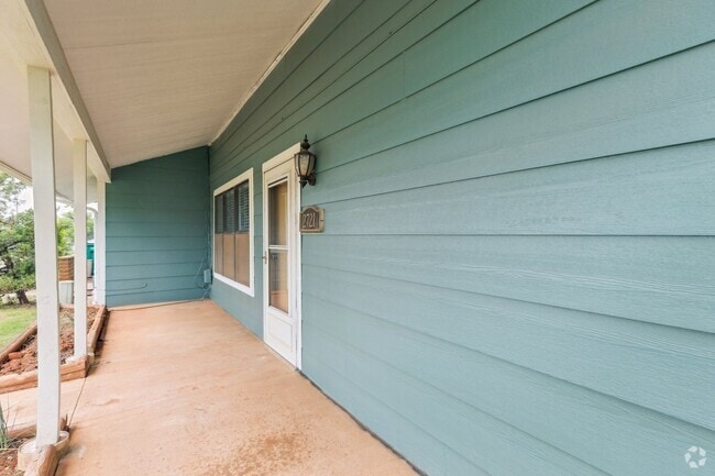 Building Photo - Renovated 3-Bed Gem with Modern Touches Ne... Rental