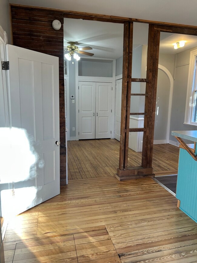 Photo - 1103 Oakwood Ave Unit Apt. 1B