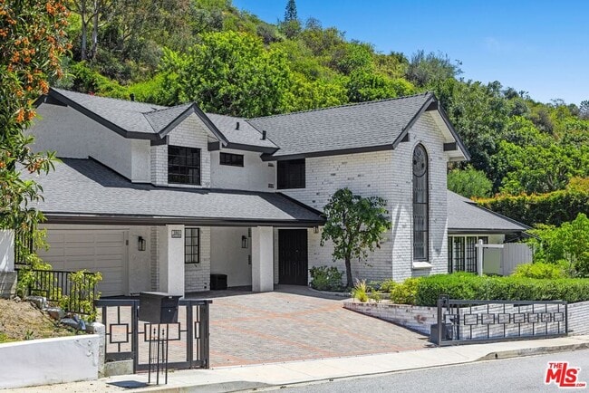 Building Photo - 1060 Chantilly Rd