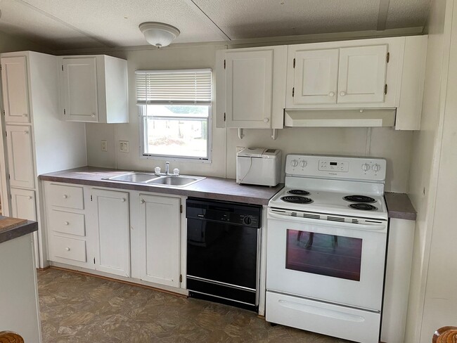 Photo - 2 bed, 2 bath mobile home located in the Denton area!