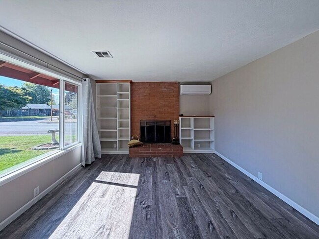 Photo - 184 Lynnbrook Dr