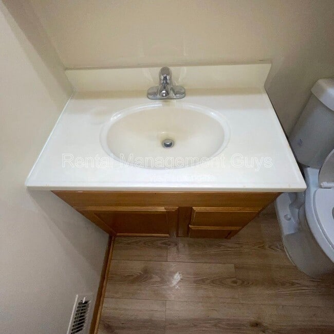 Photo - 3319 Longfellow Ave