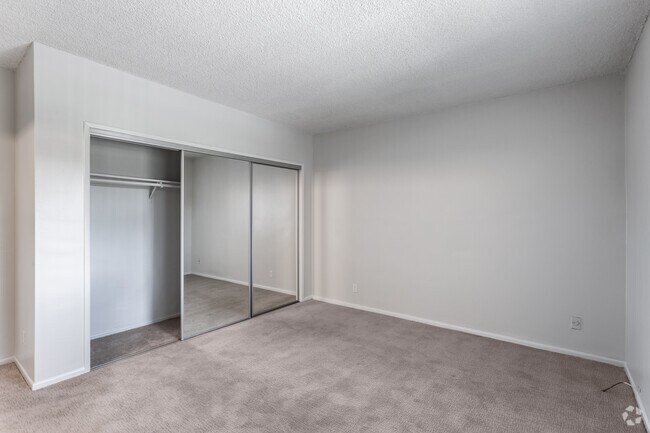 1BR, 1BA - 750 SF - #201