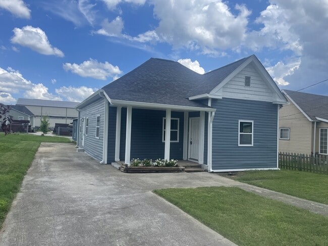 Building Photo - 1616 8th Ave