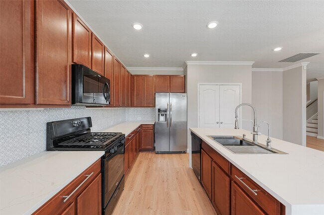 Photo - 5922 River Timber Trl