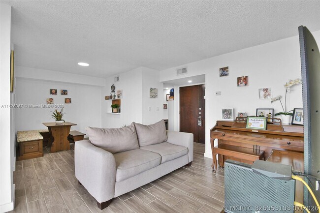 Building Photo - 11800 SW 18th St Unit 508-4