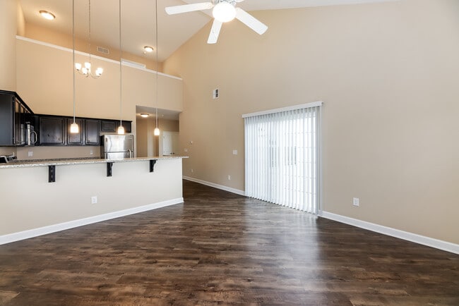Building Photo - The Villas of Fox Hollow Rental