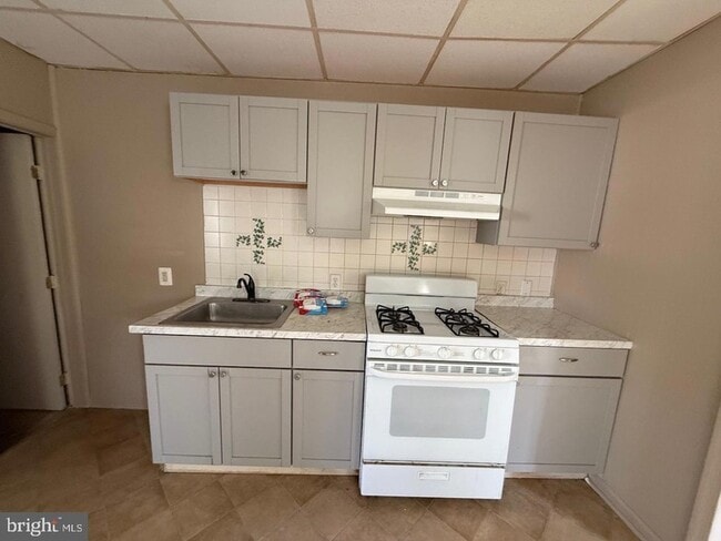 Photo - 16 Delsea Dr N